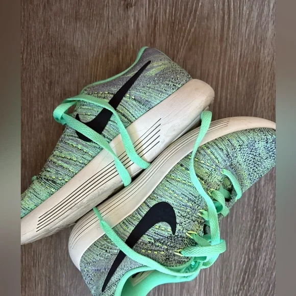 Nike Women's Lime and Gray Athletic Shoes - Picture 3 of 5